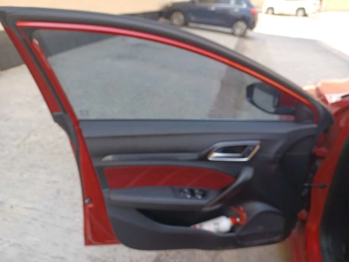 Car image 10