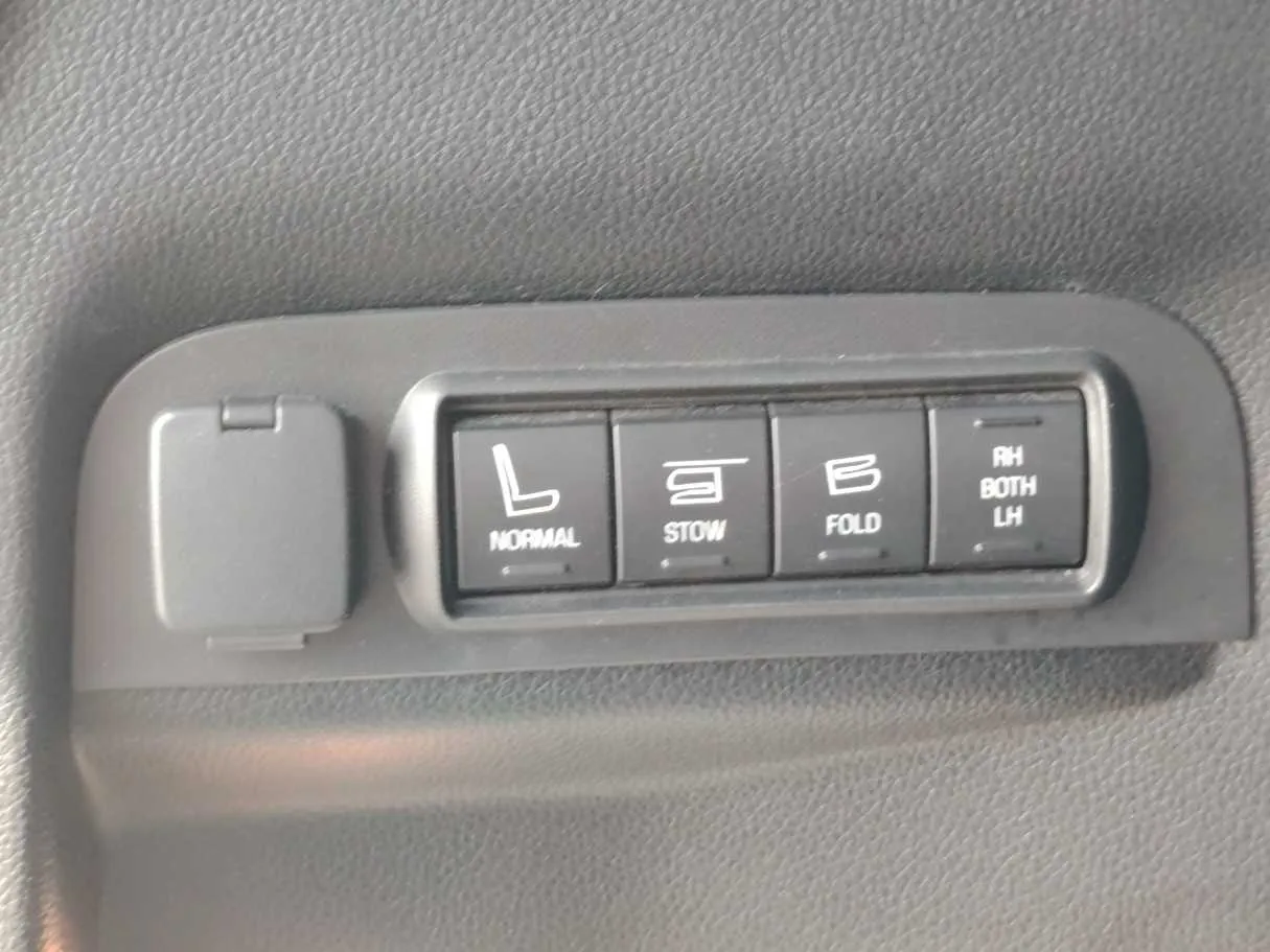 Car image 38