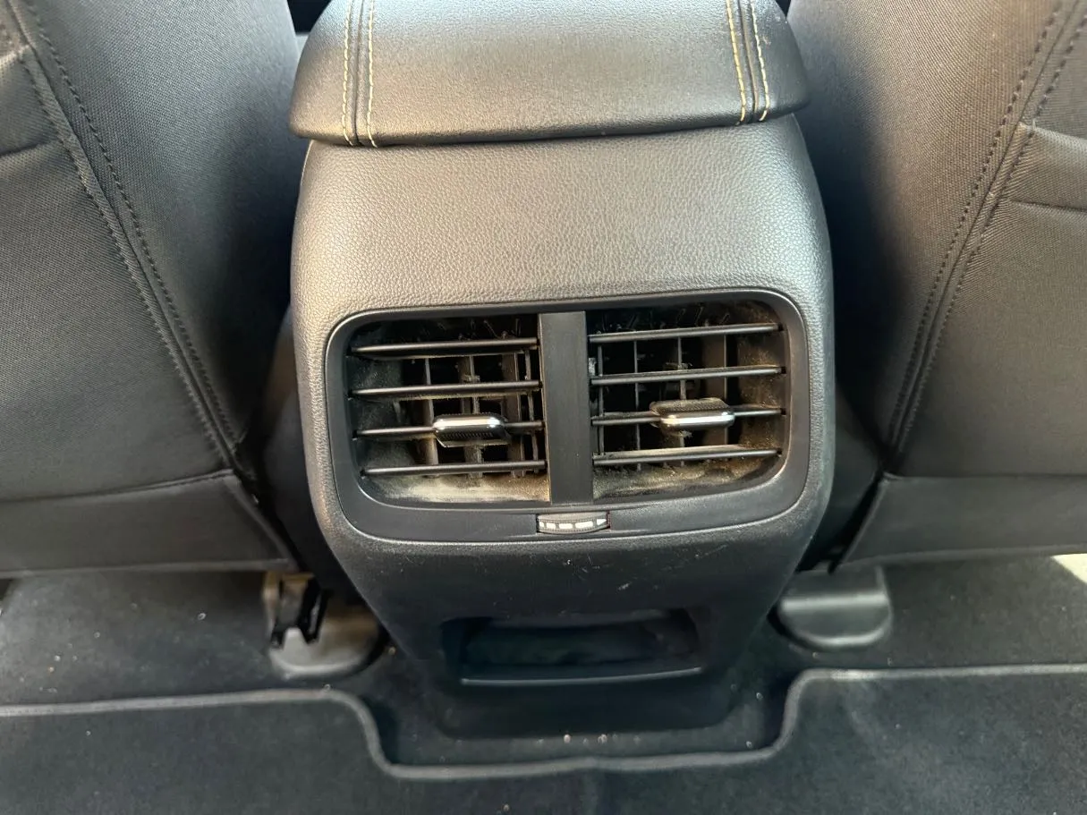 Car image 27