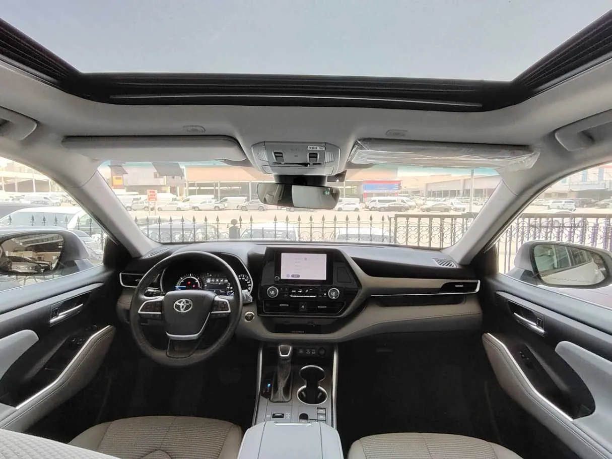 Car image 21