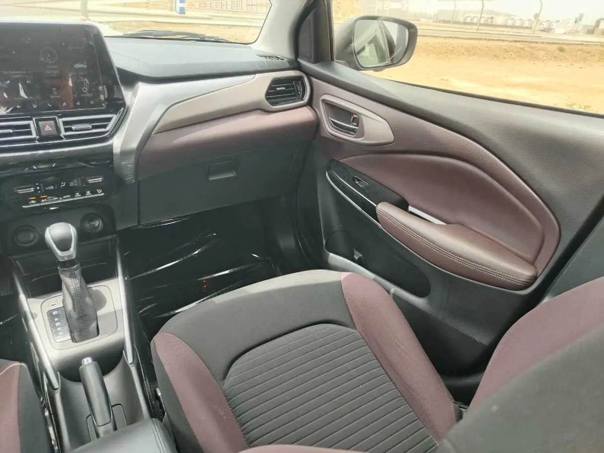 Car image 28