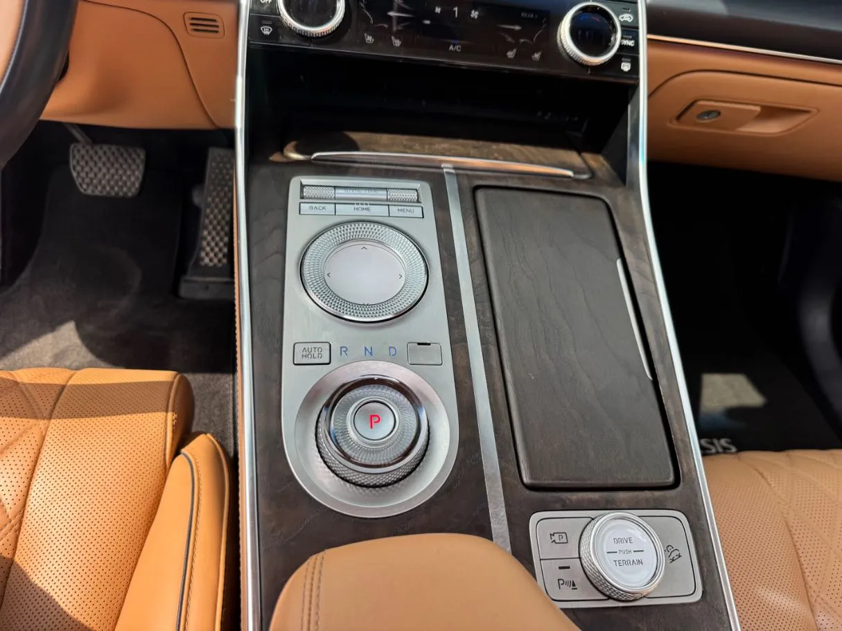 Car image 15