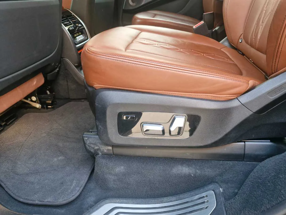 Car image 22