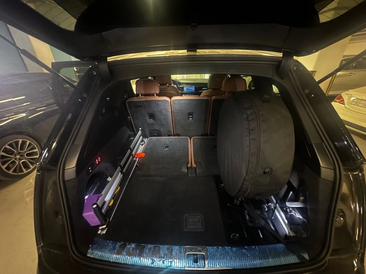 Car image 23