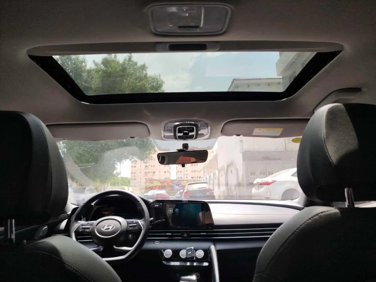 Car image 18