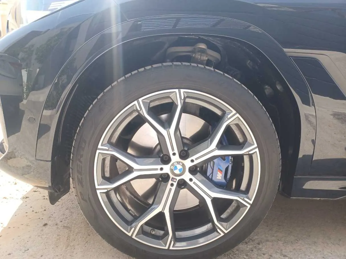 Car image 10