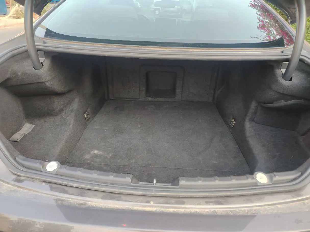 Car image 24