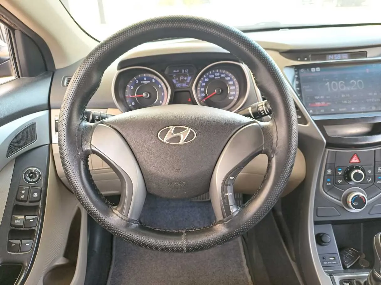 Car image 14