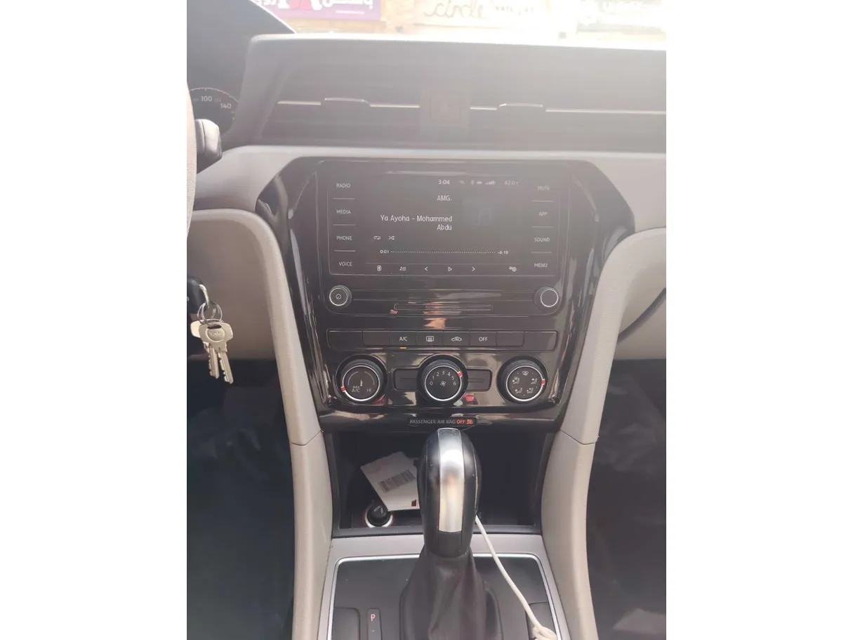 Car image 20