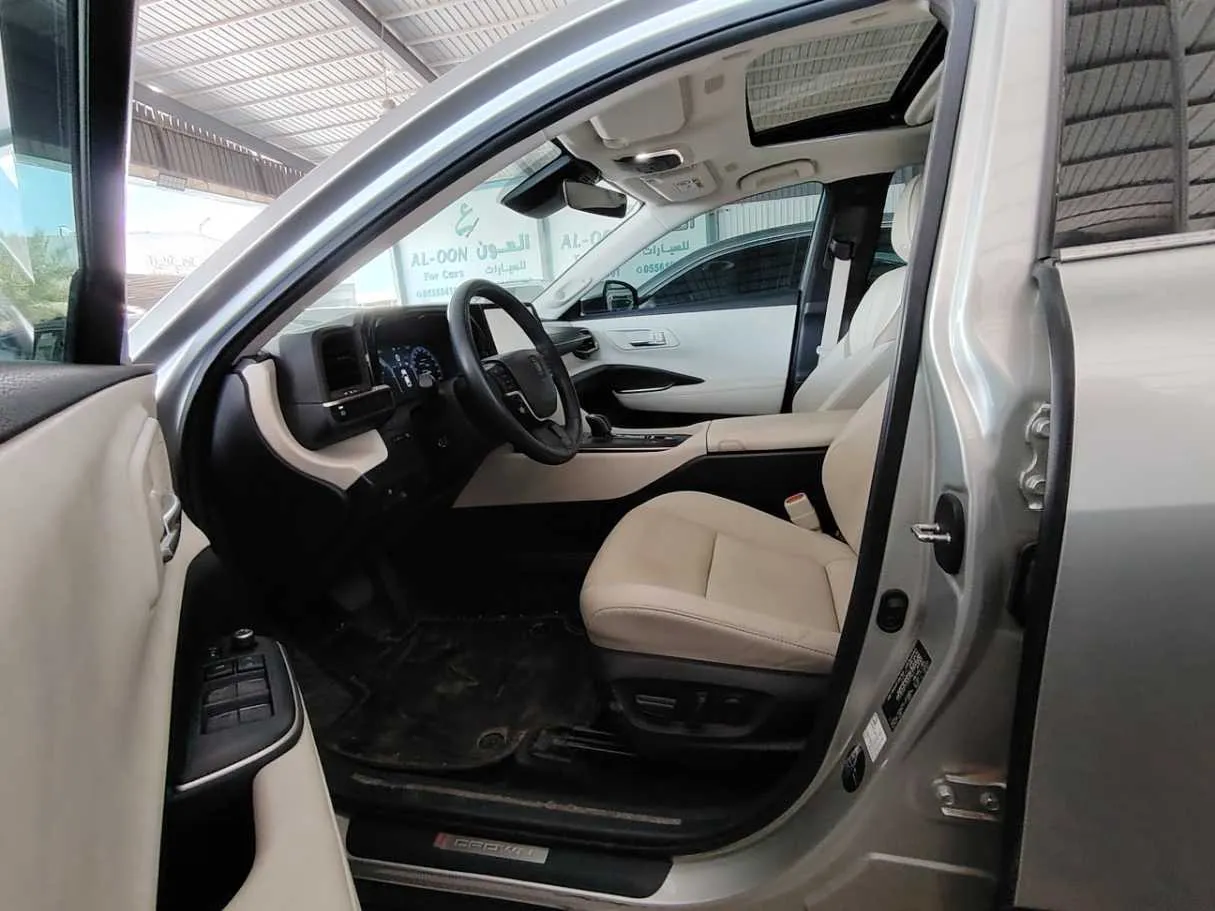 Car image 15