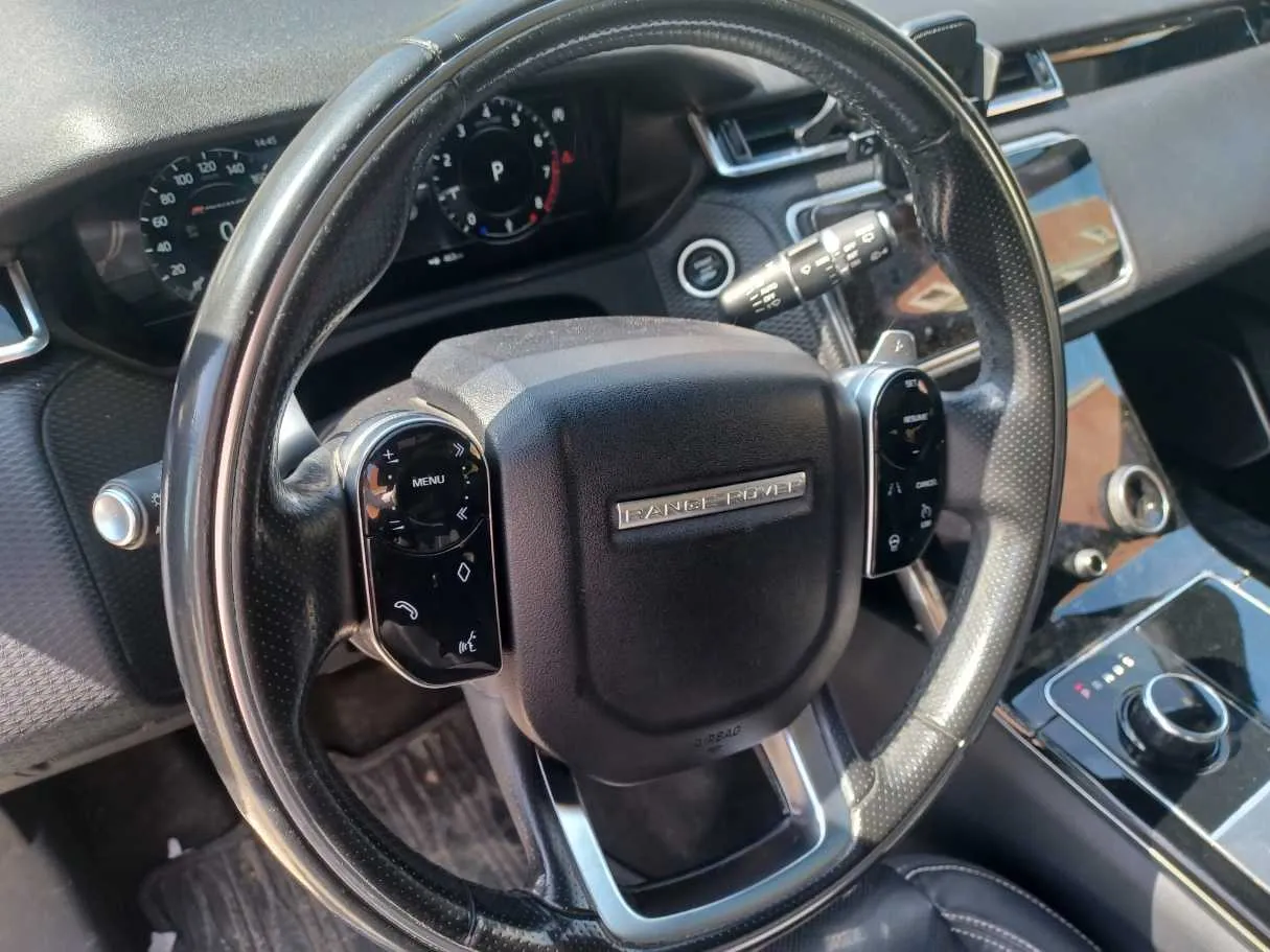 Car image 19
