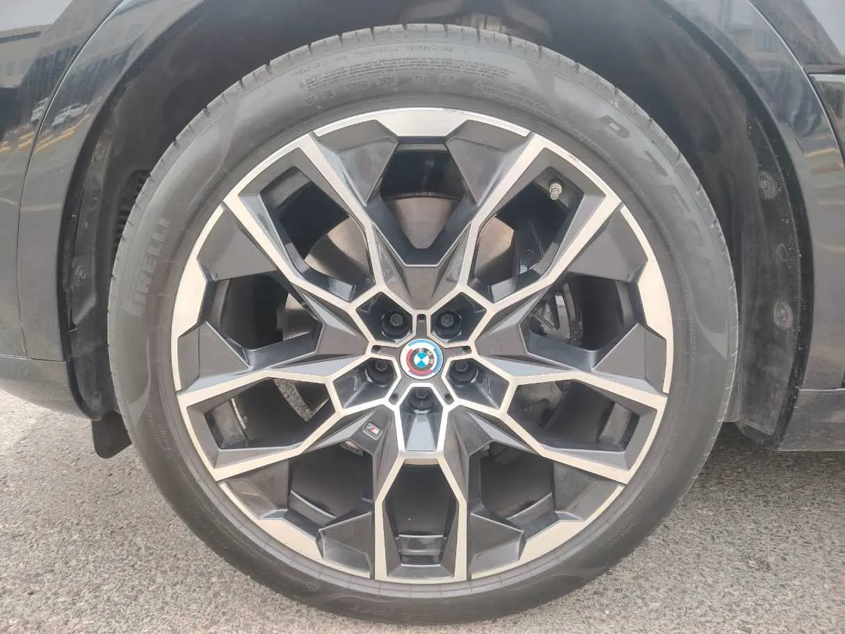 Car image 10