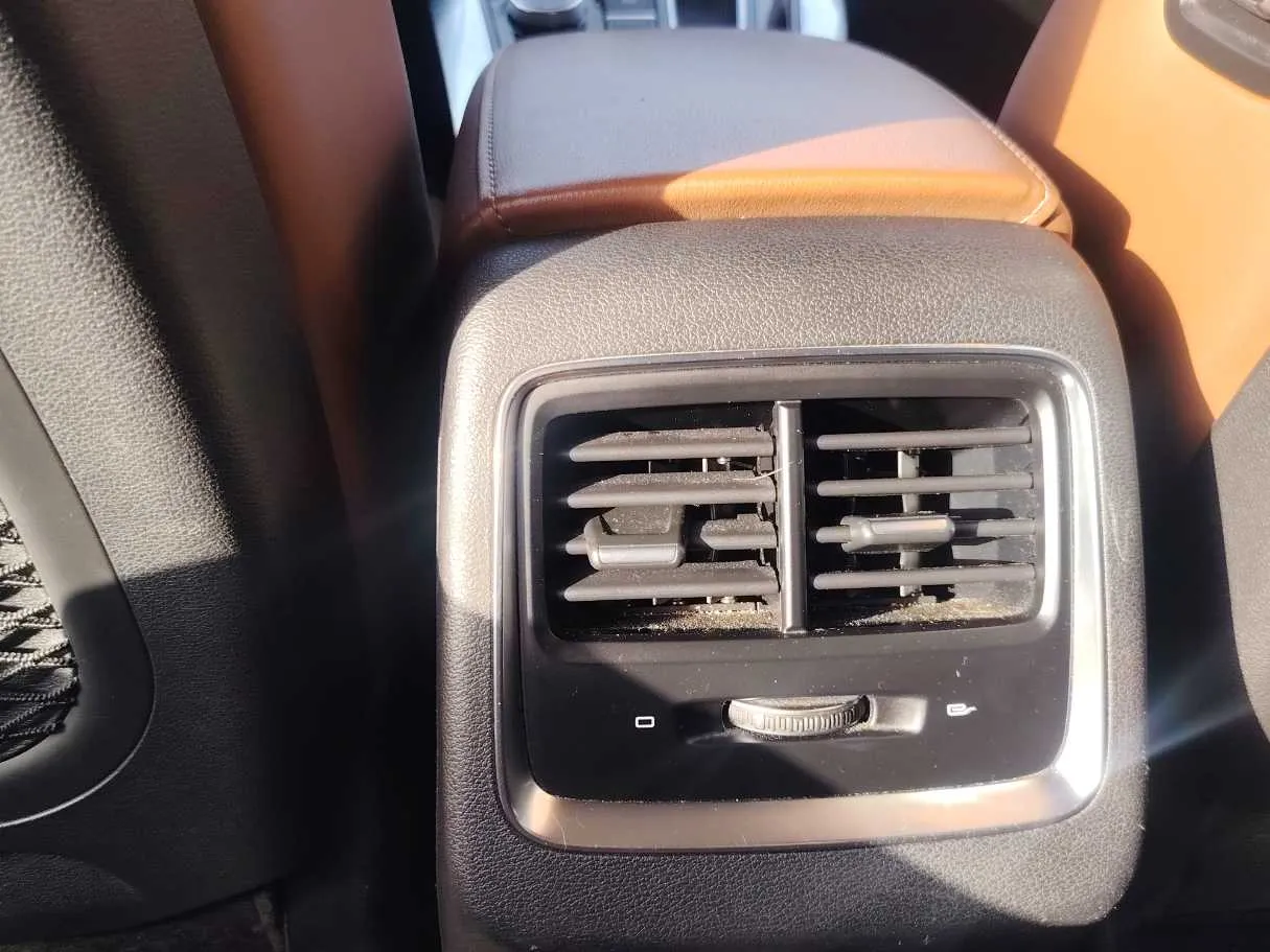 Car image 26