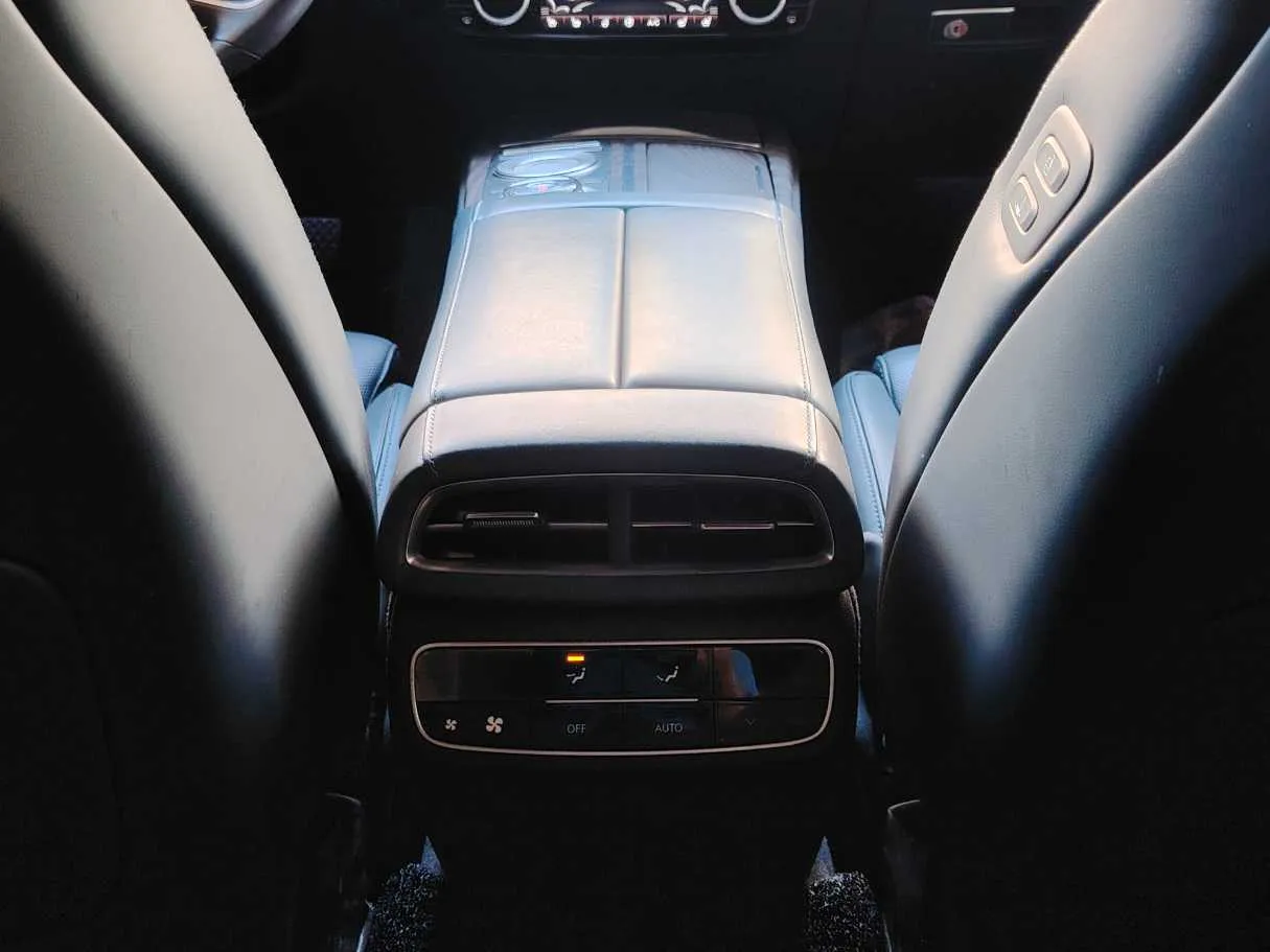 Car image 28