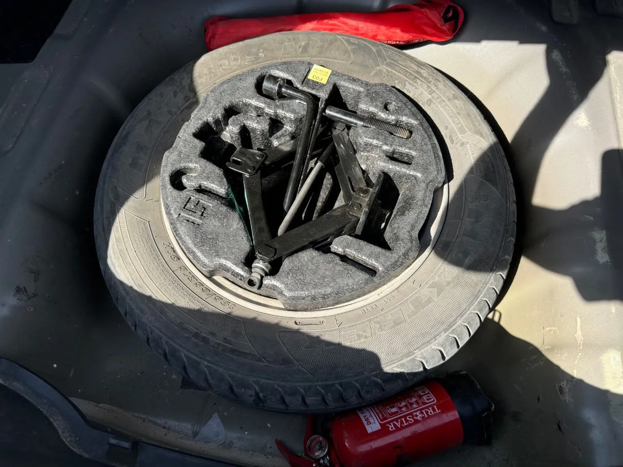 Car image 23