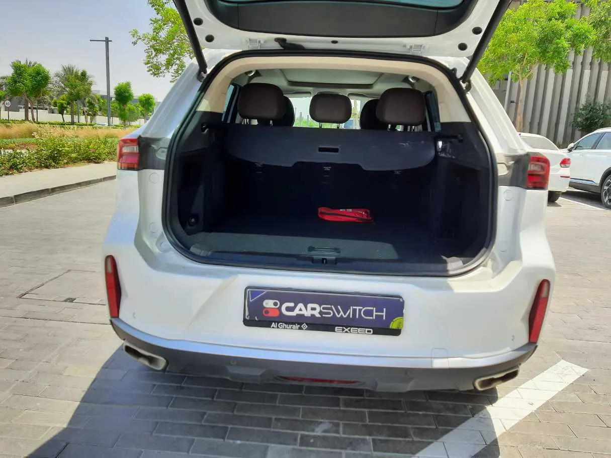 Car image 19