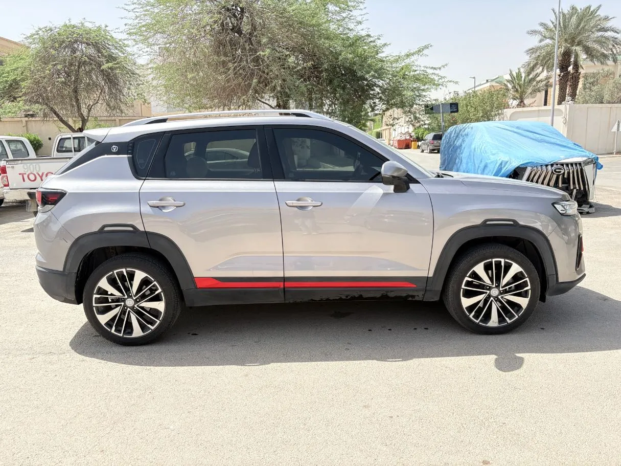 Car image 4