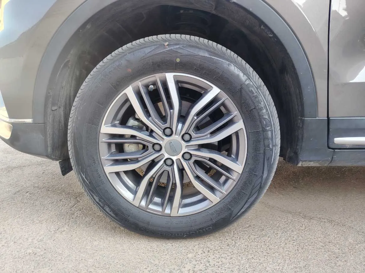 Car image 10