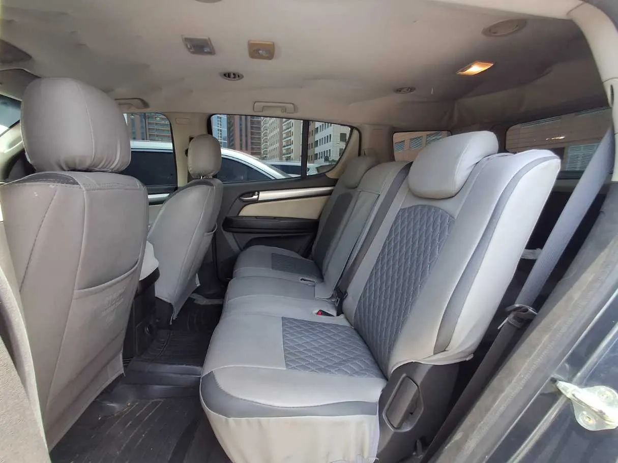 Car image 13