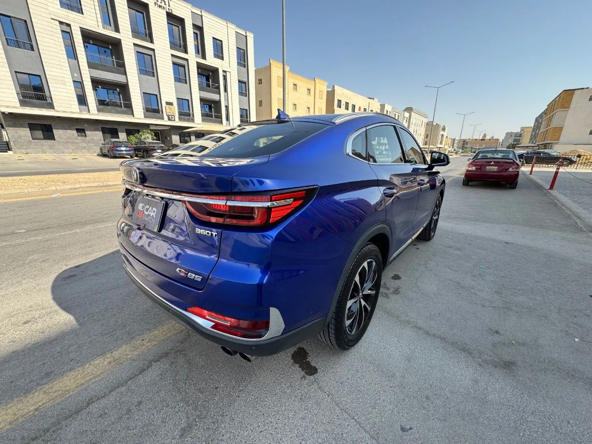 Car image 5