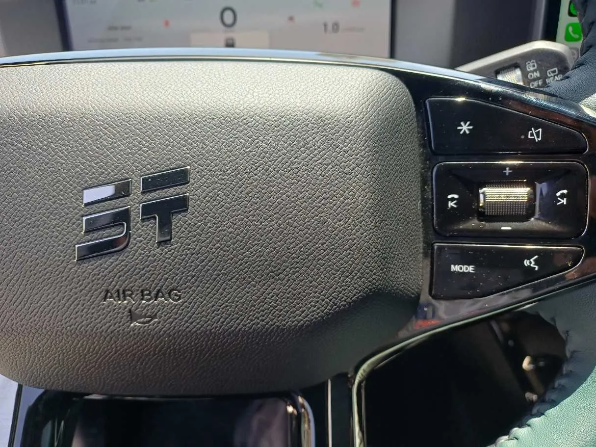 Car image 24