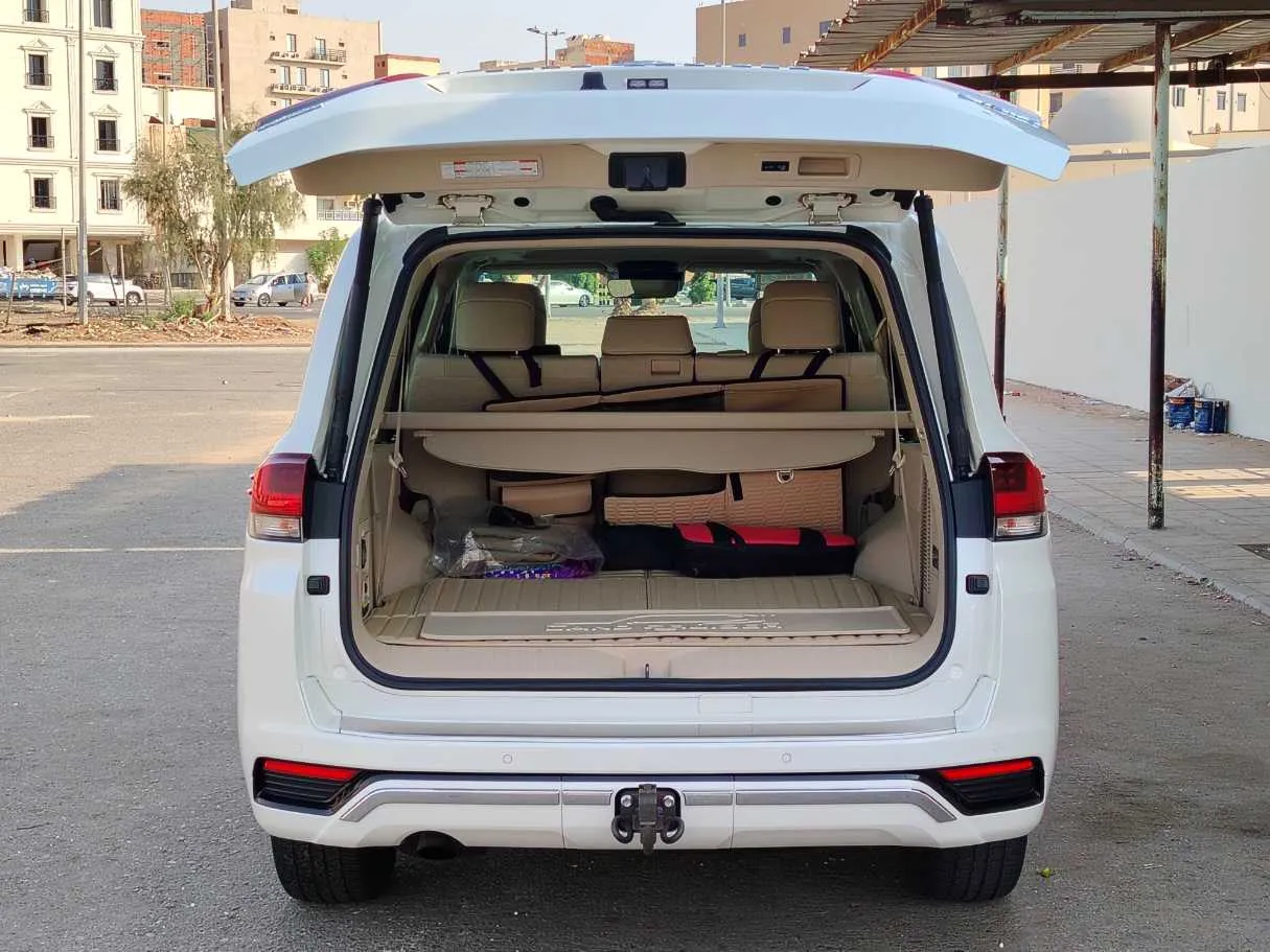 Car image 26