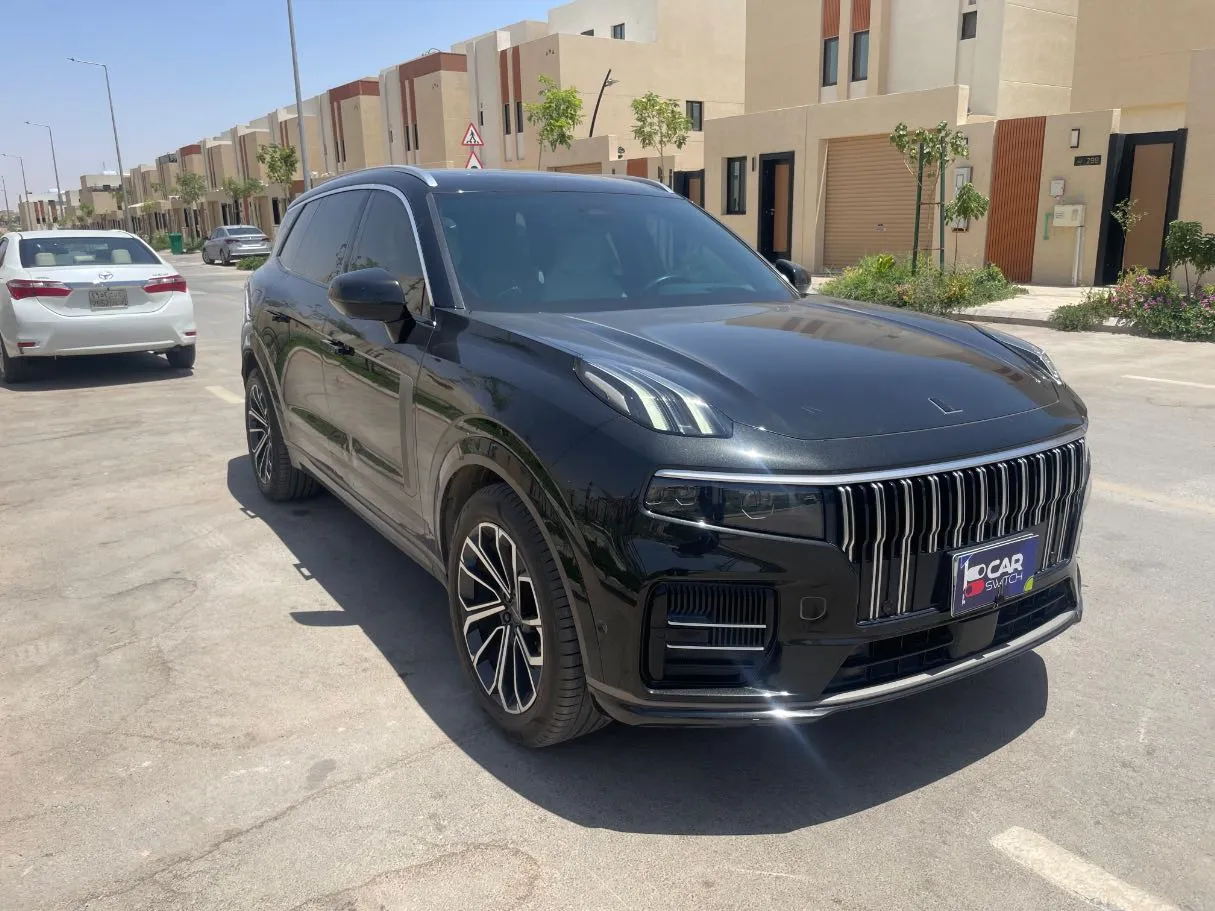 Car image 3