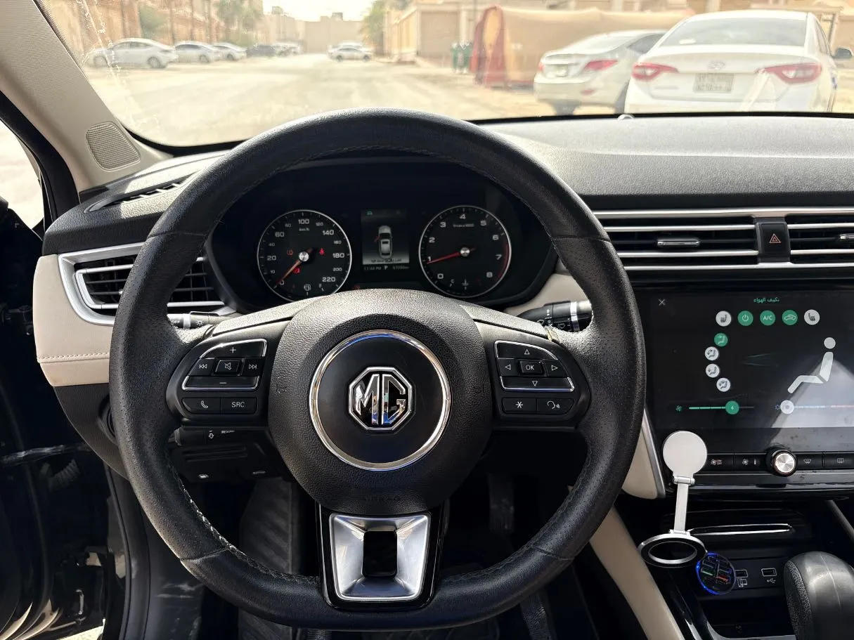 Car image 18