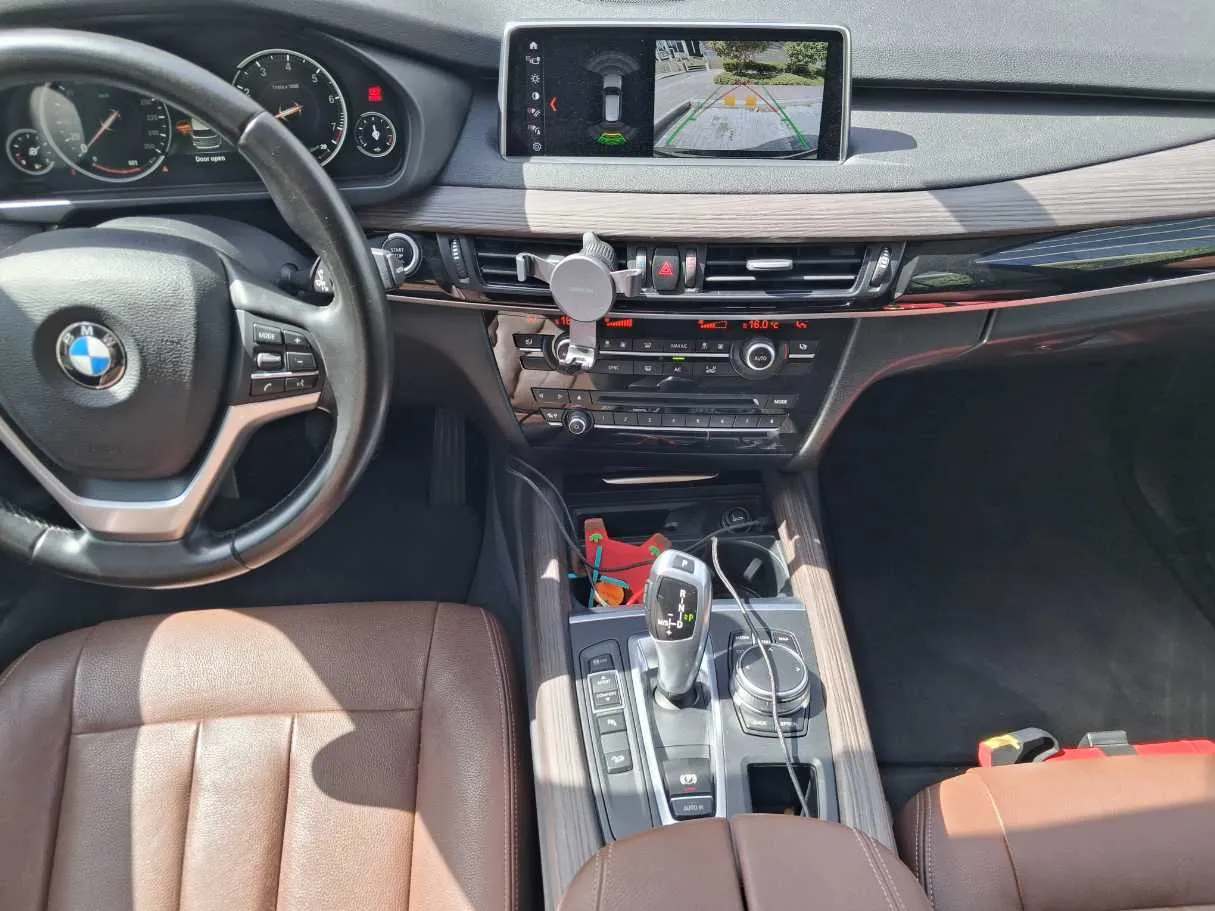 Car image 16