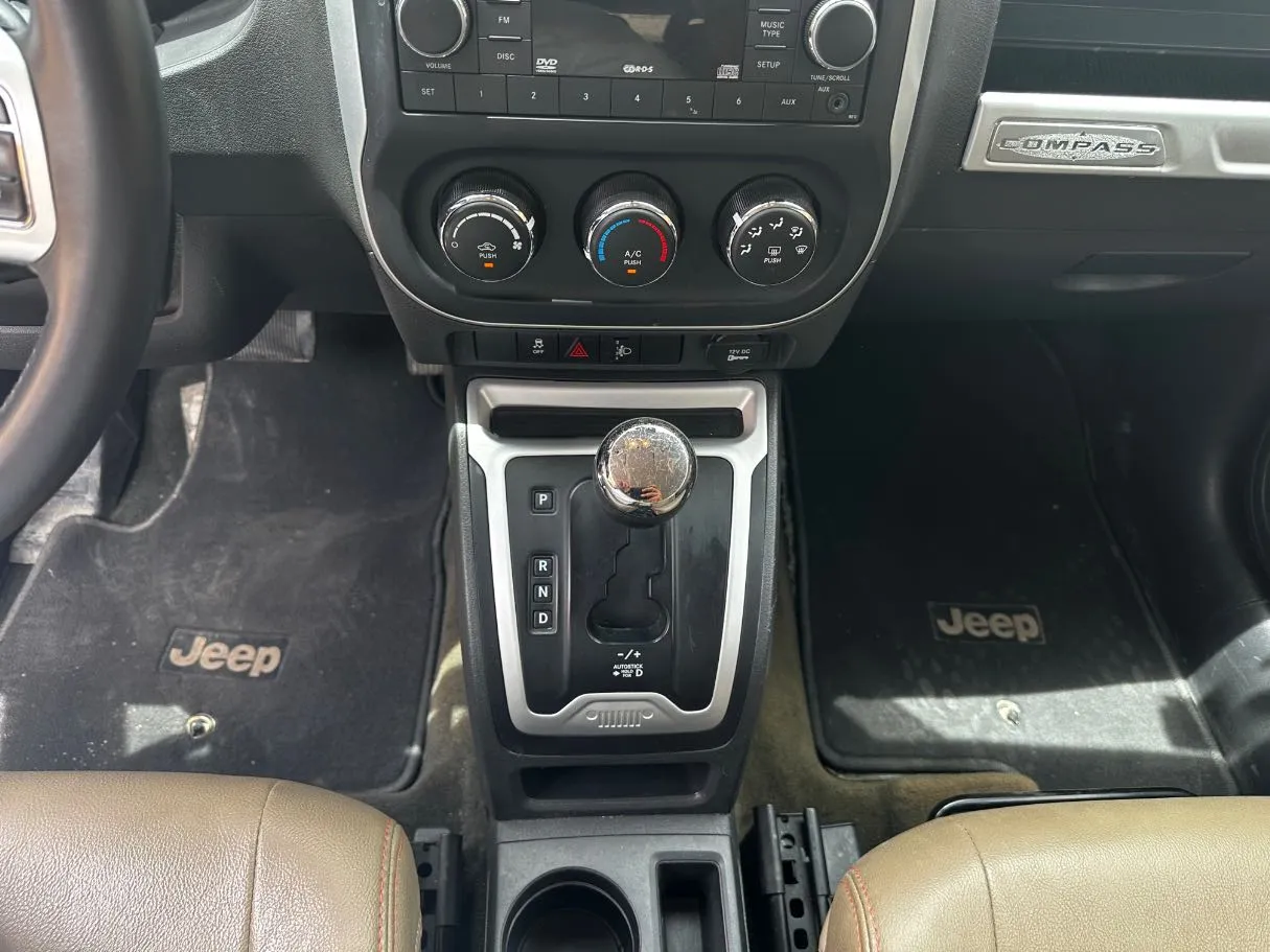Car image 17