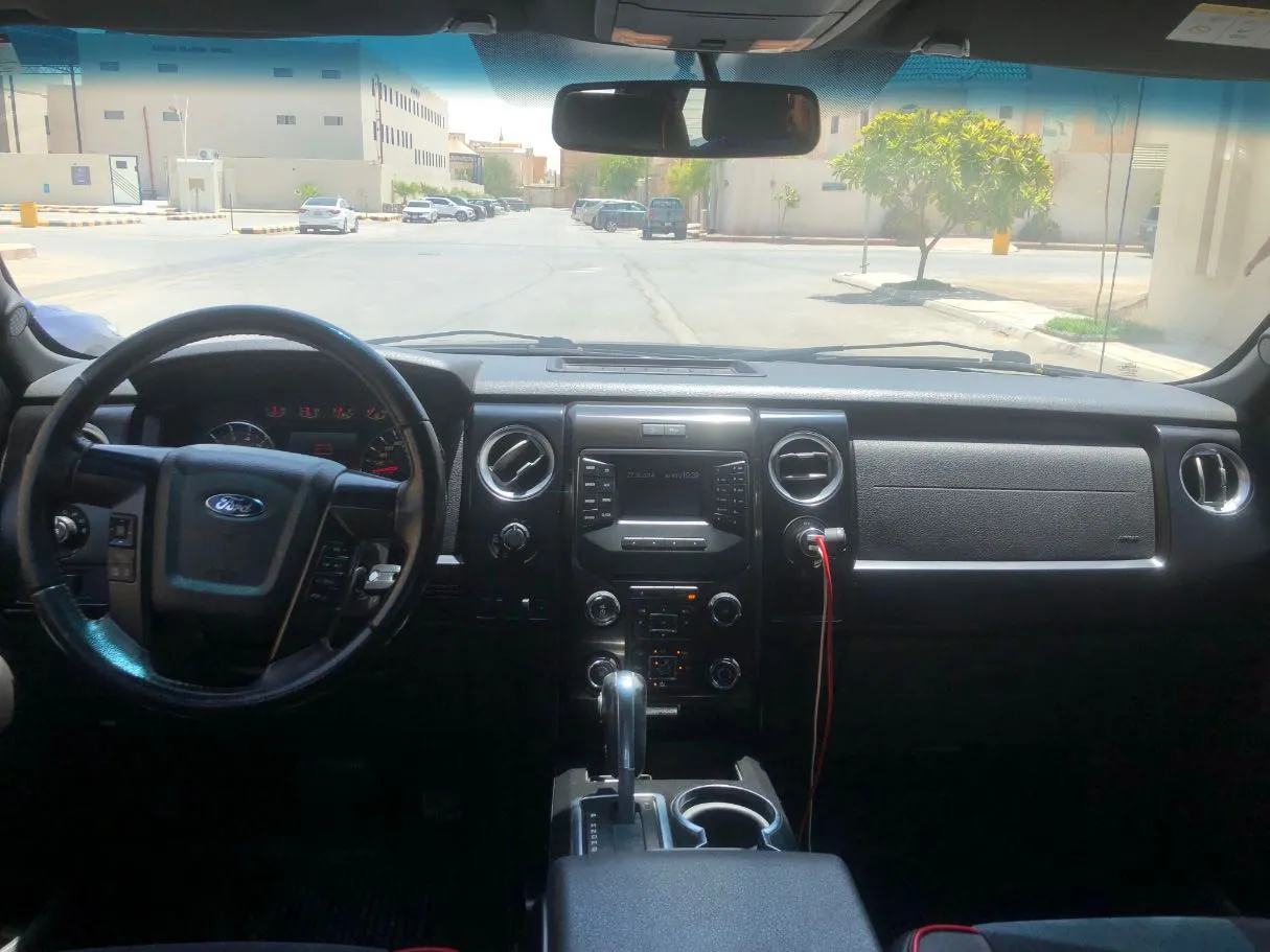 Car image 14