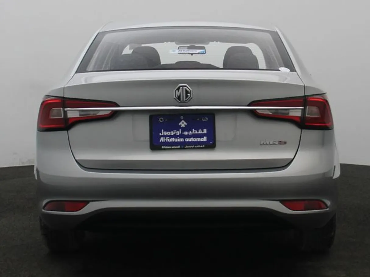 Car image 12