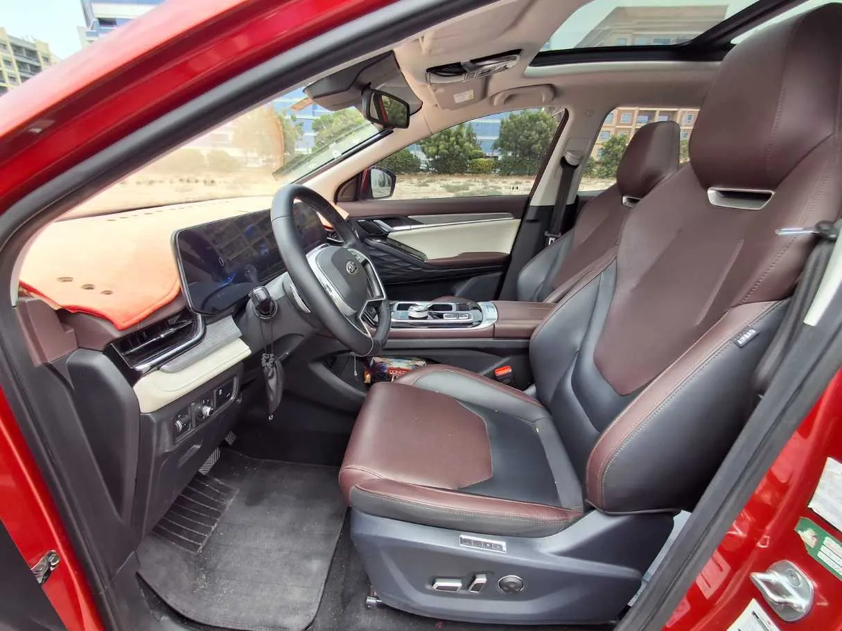 Car image 12