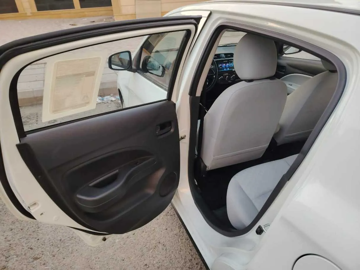 Car image 16
