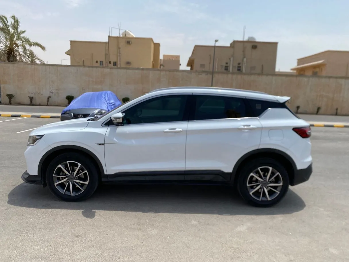 Car image 8