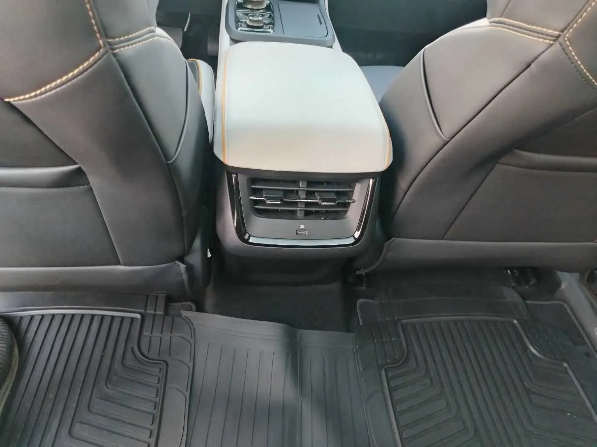 Car image 33