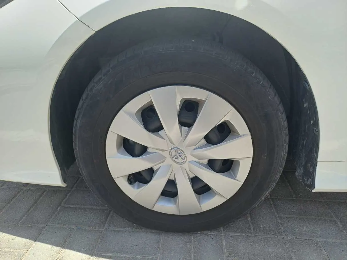 Car image 9