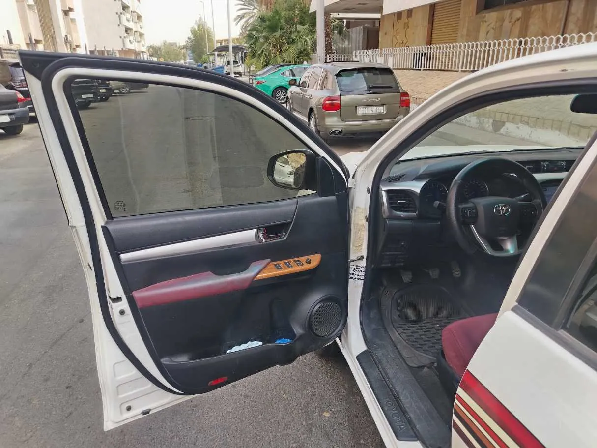 Car image 11