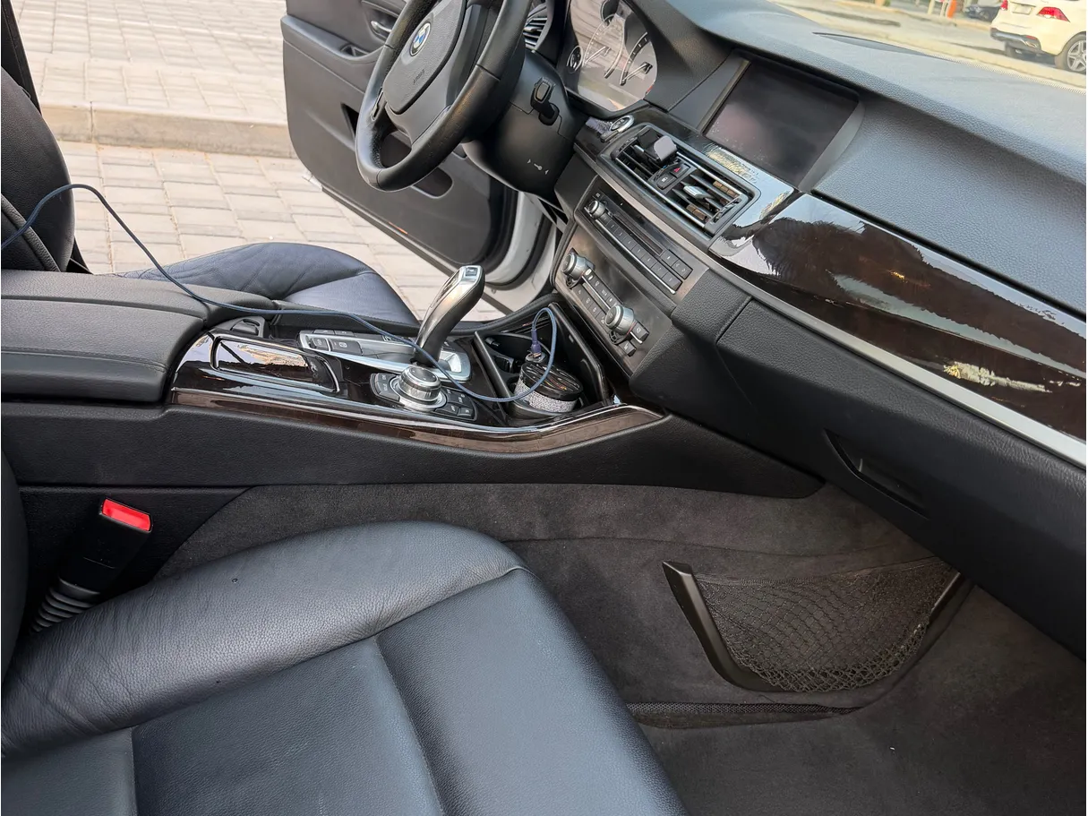 Car image 7