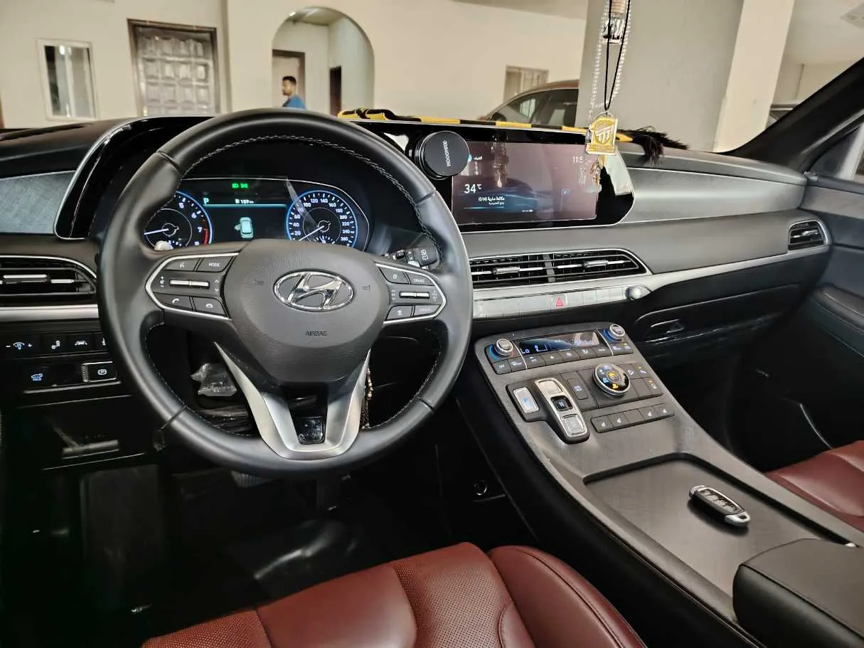 Car image 26
