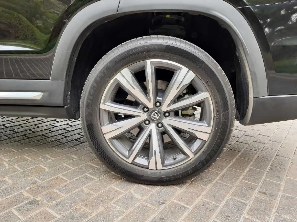 Car image 9