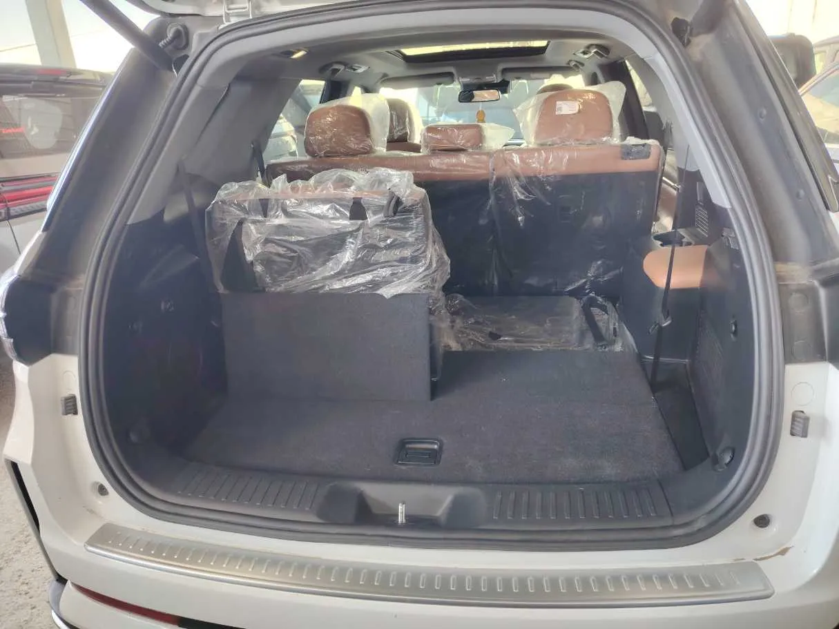 Car image 33