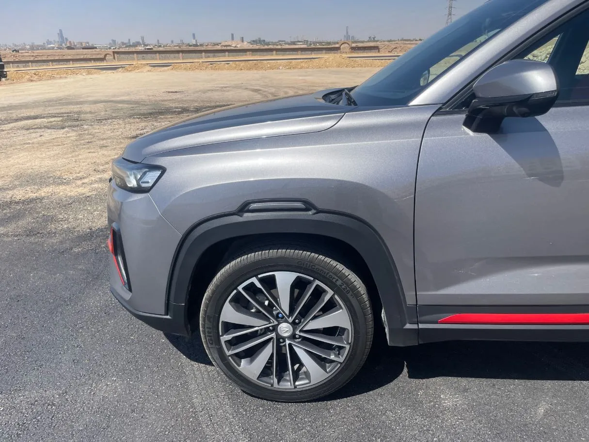 Car image 9