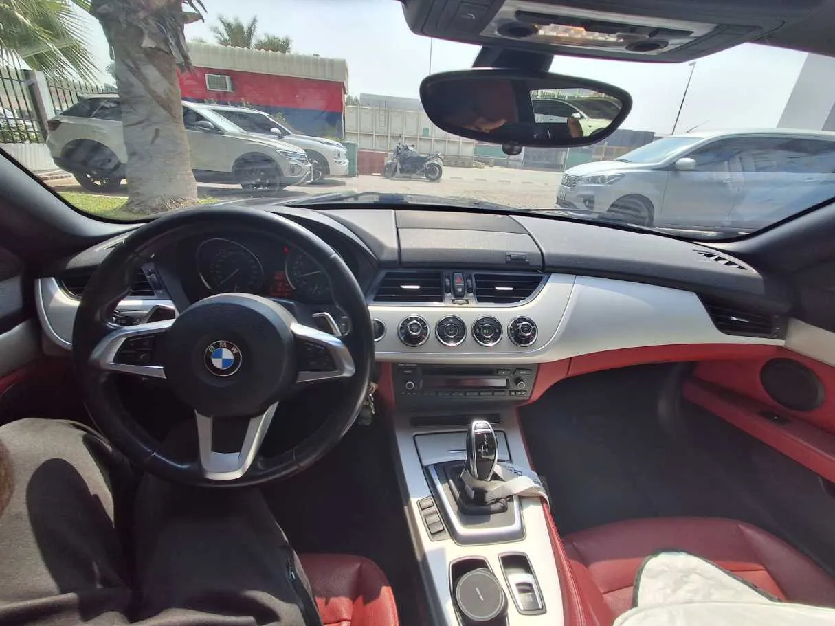 Car image 14
