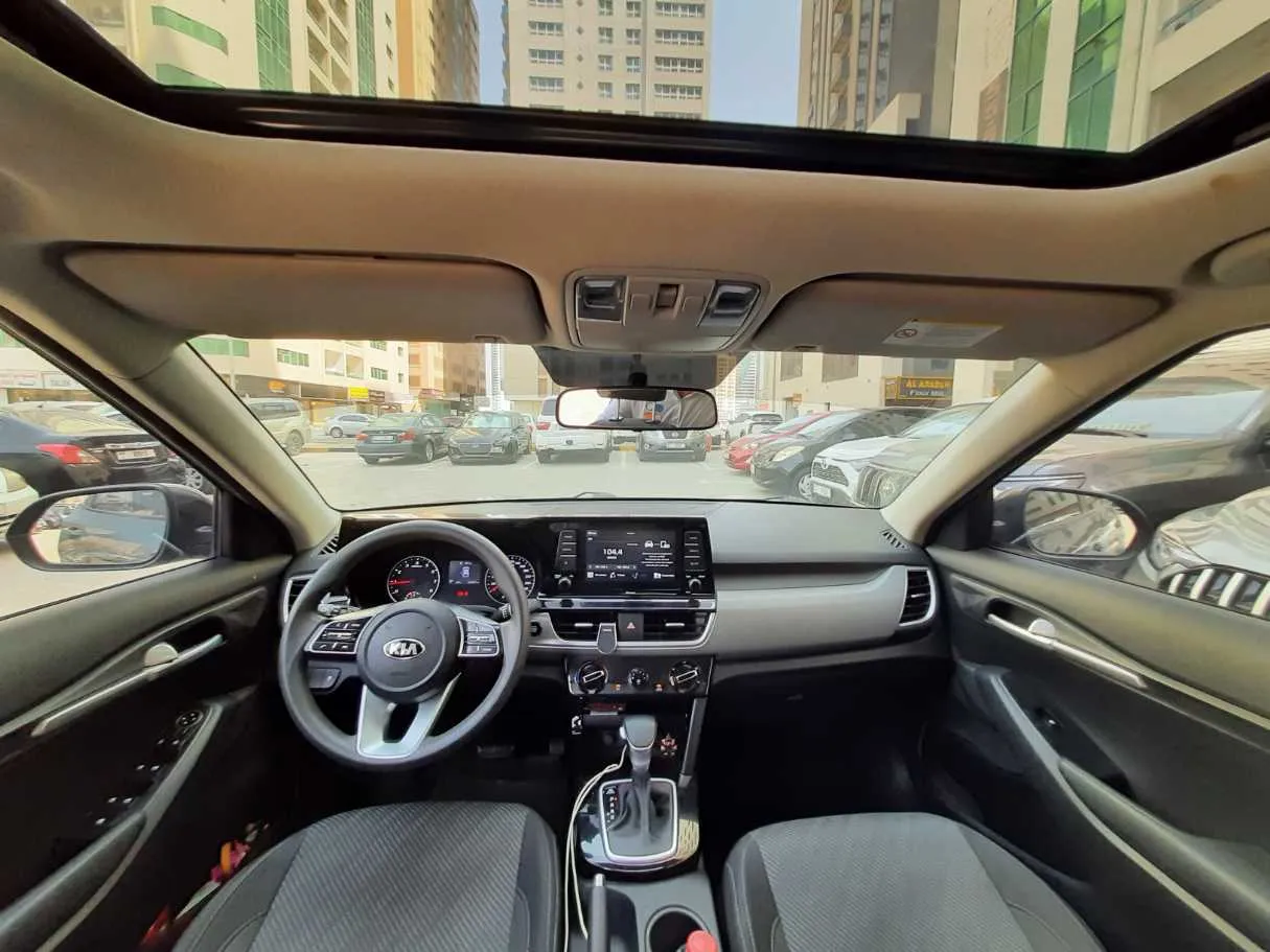 Car image 14