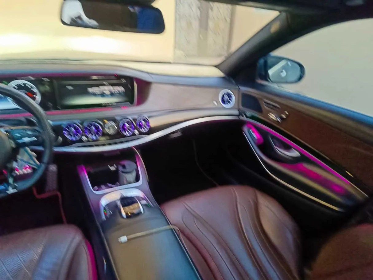Car image 24