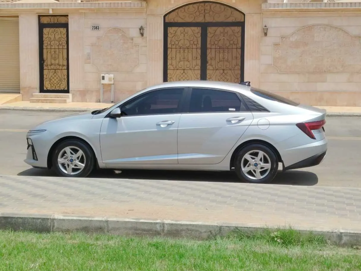 Car image 8