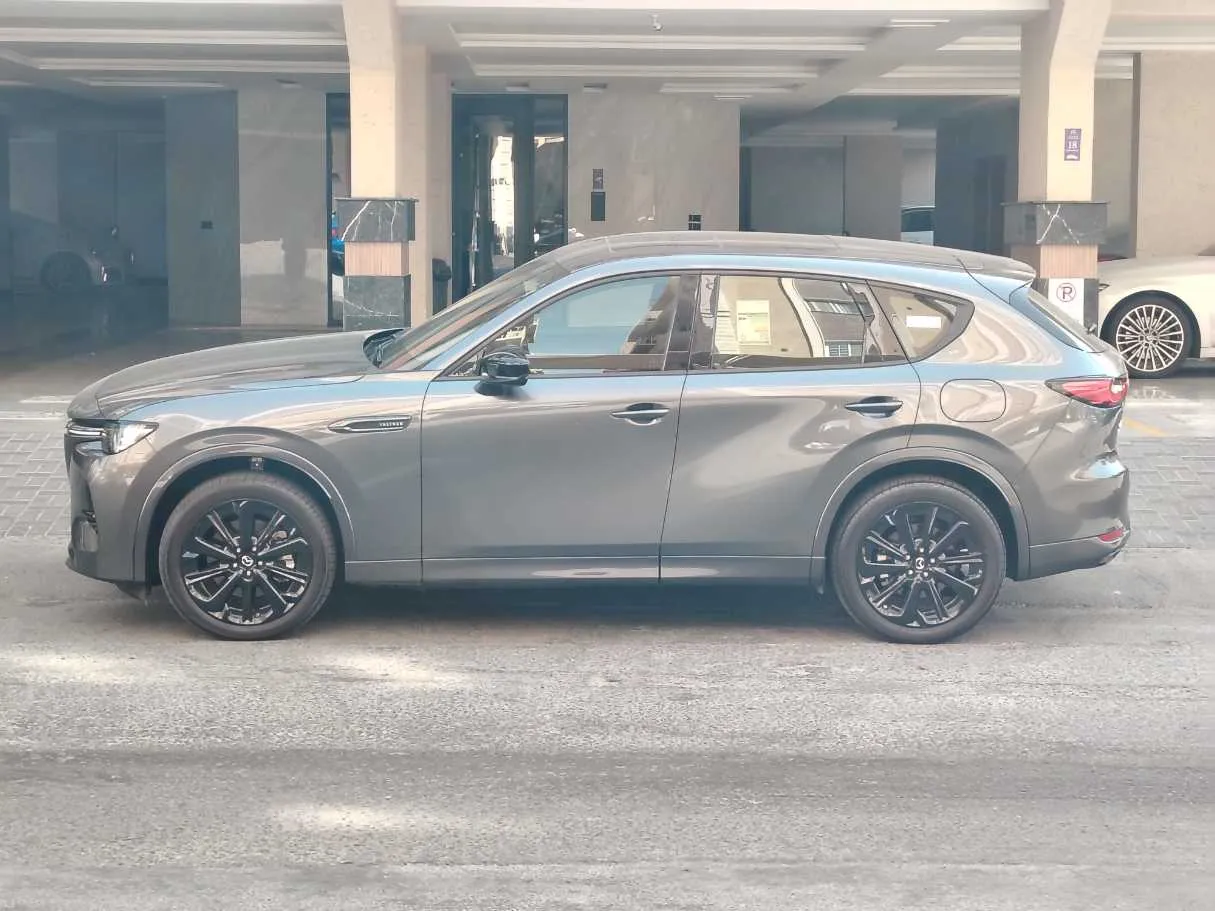Car image 8