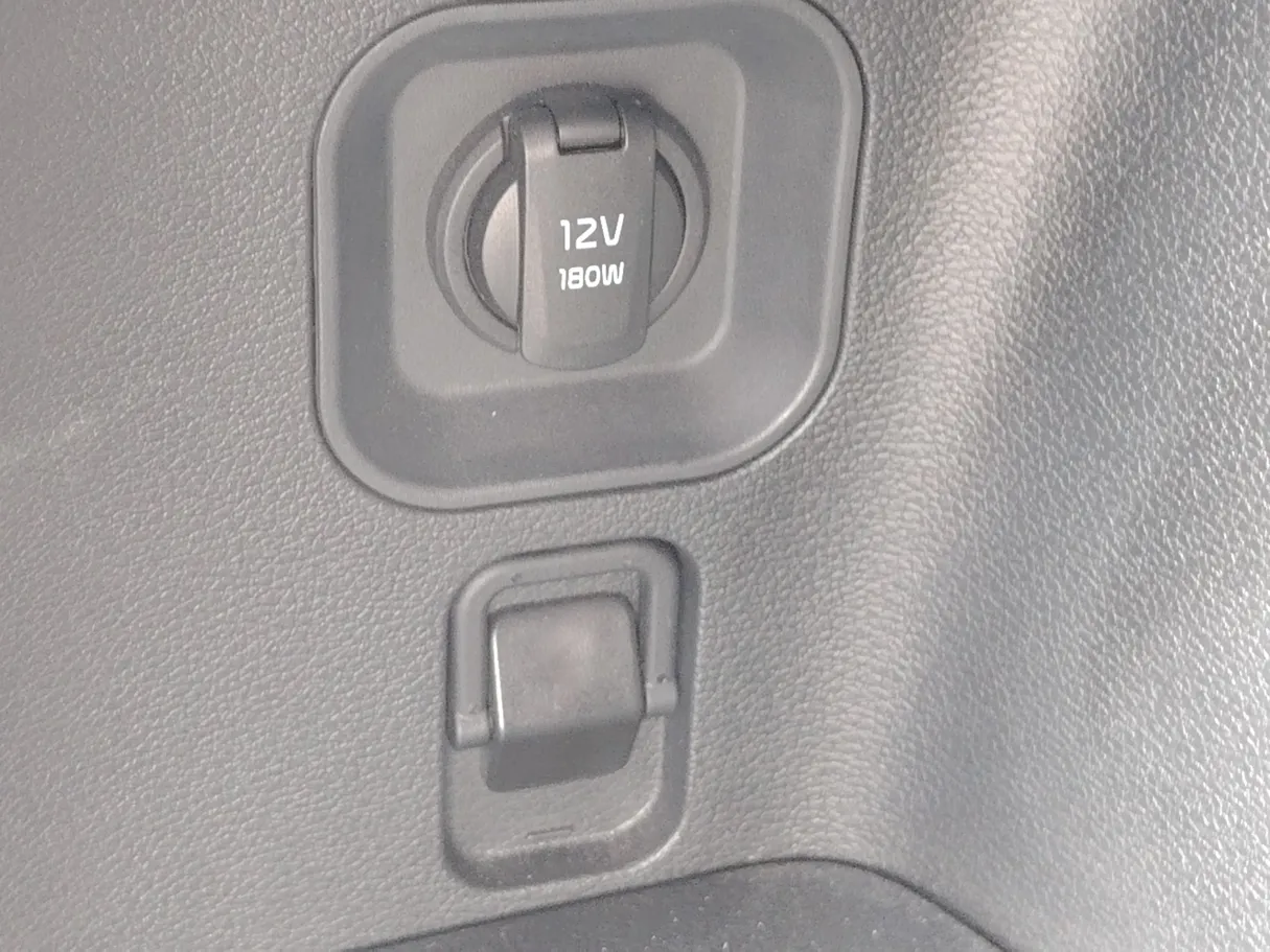 Car image 28
