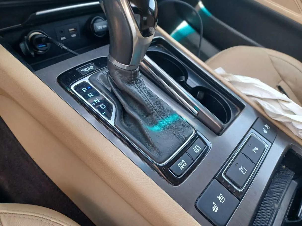 Car image 16